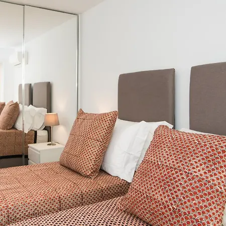 Stylish Three Bedroom Central Tavira. Apartmán *
