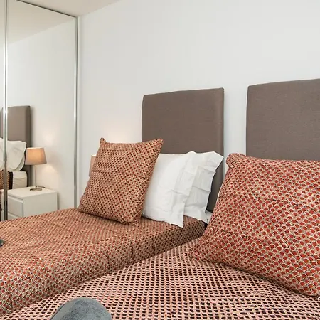 Stylish Three Bedroom Central Tavira. Apartmán *
